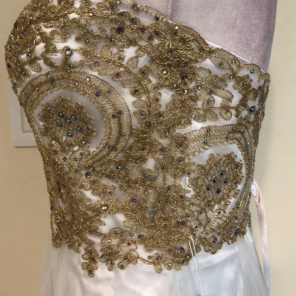 Chiffon Beads and Embroidered wedding gown mini - Picture 12 of 13